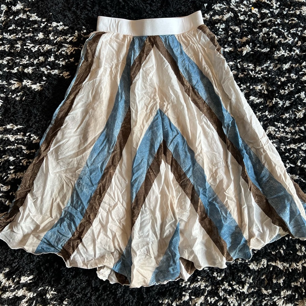 Barely worn * Chicos flowy skirt size zero